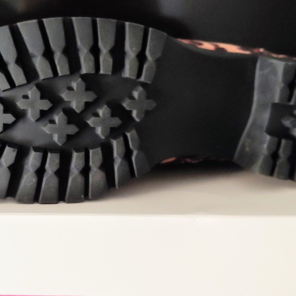 So Boots - Picture 2 of 2